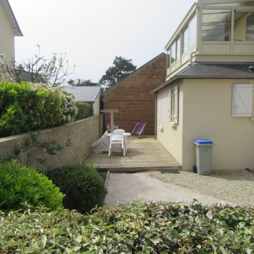 Cour et terrasse privatives